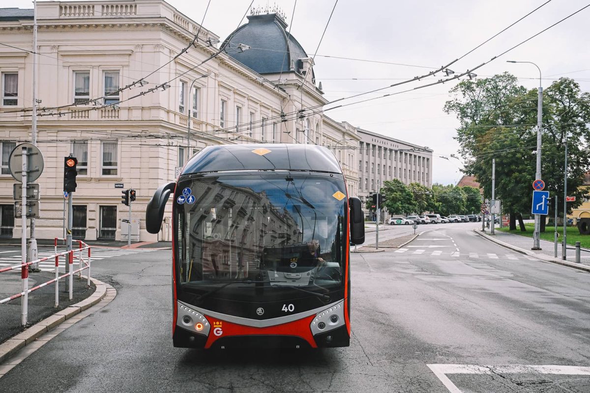 Do ulic Hradce Králové míří nové trolejbusy za podpory evropských fondů.