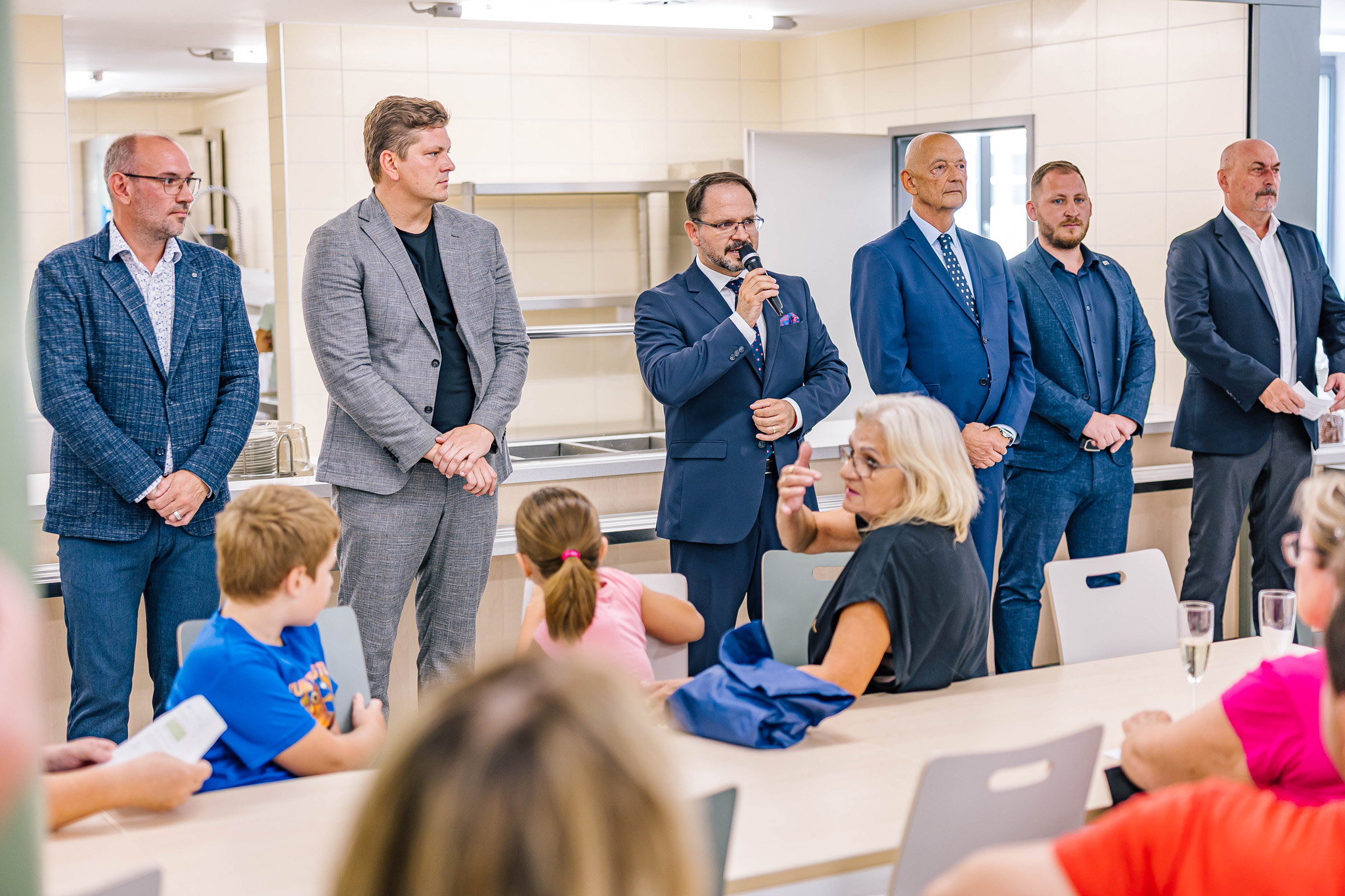 V jihomoravských Pohořelicích otevřeli nové odborné učebny a moderní zázemí pro výuku. Škola získala prostory pro robotiku, jazyky i přírodní vědy.