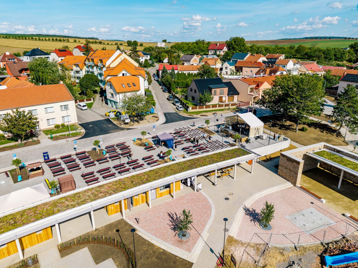 Zlínský Hluk proměnil za podpory EU financí zanedbané centrum města v nový park