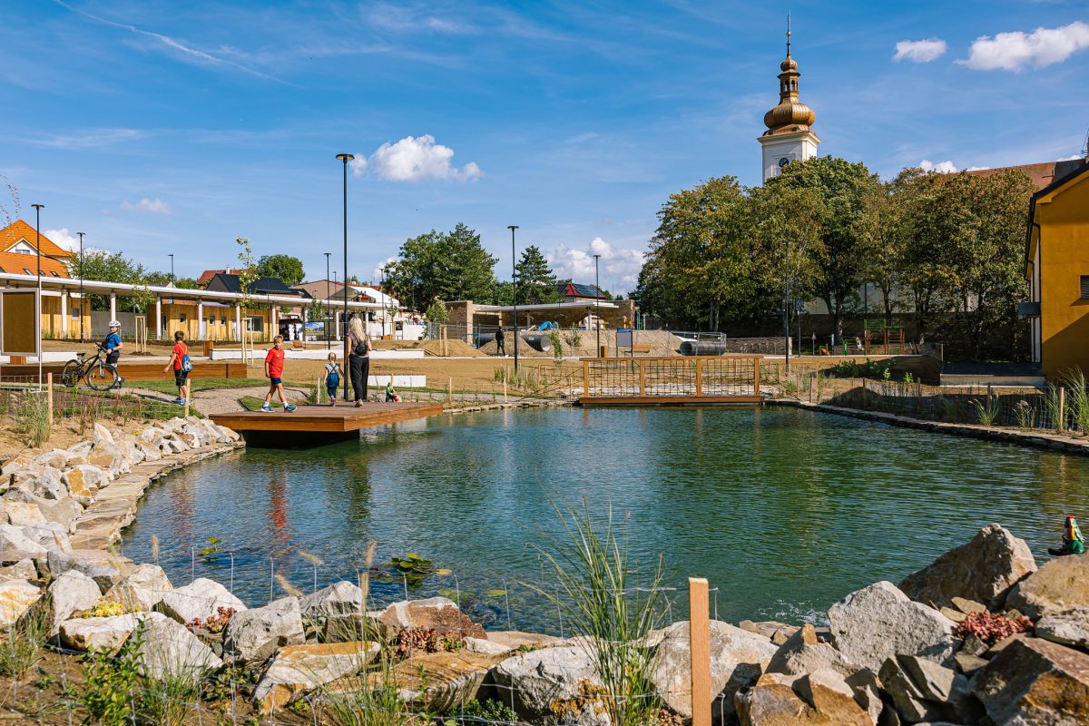 Zlínský Hluk proměnil za podpory EU financí zanedbané centrum města v nový park