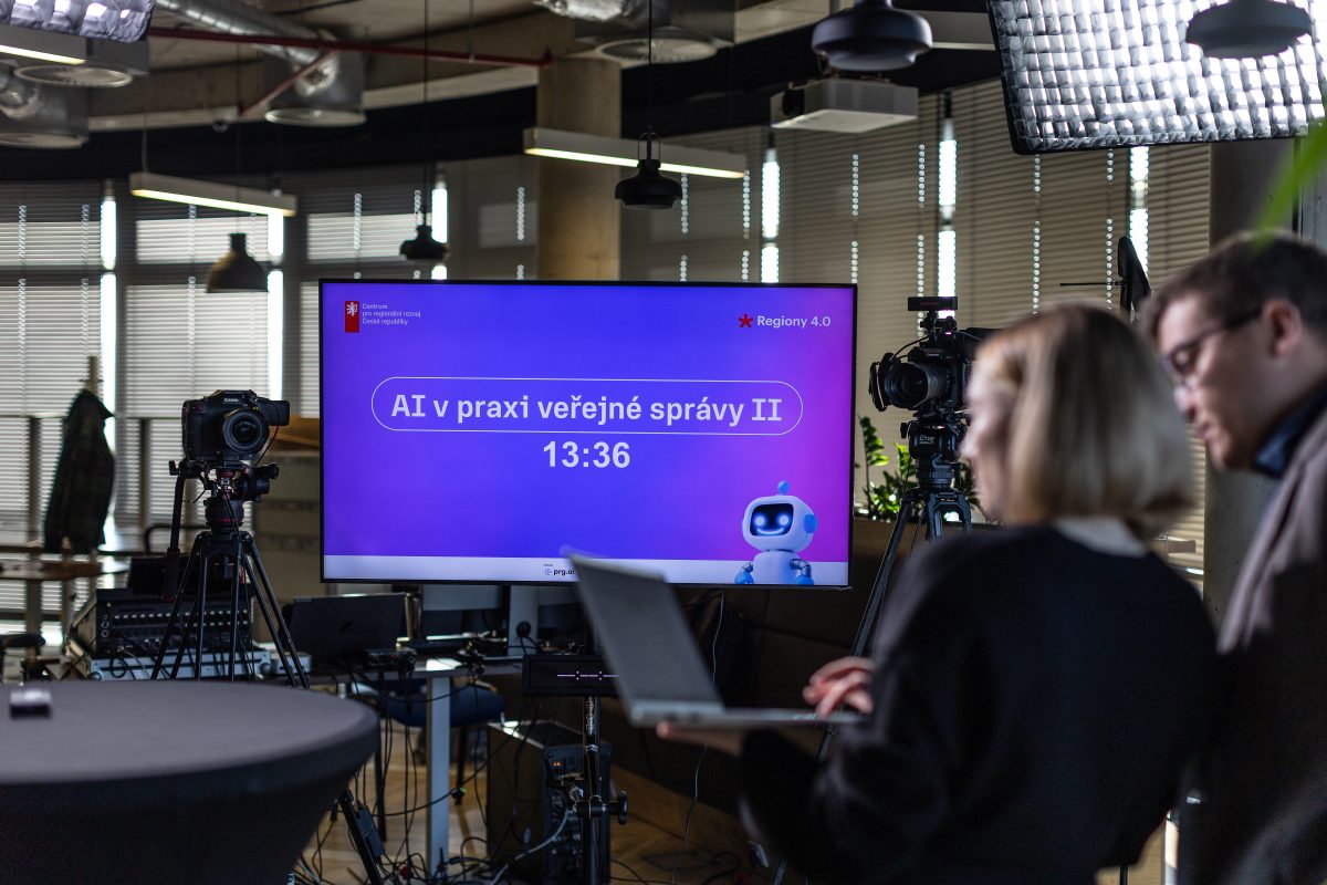 Webinář Regiony 4.0 ukázal, jak AI pomáhá veřejné správě šetřit čas, zrychlovat administrativu a zlepšovat každodenní práci.