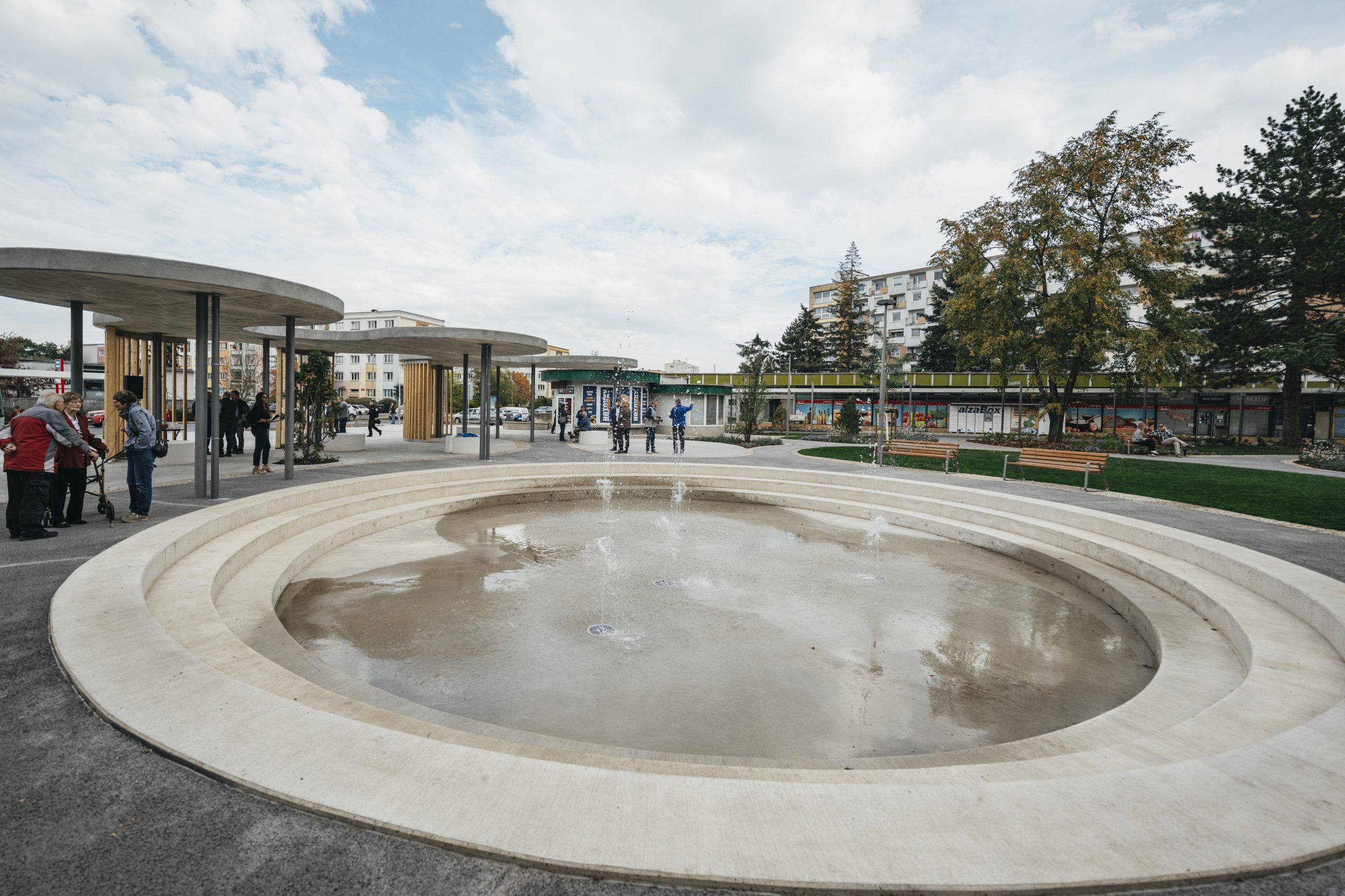 Seifertovo náměstí v Kralupech: proměna po 50 letech